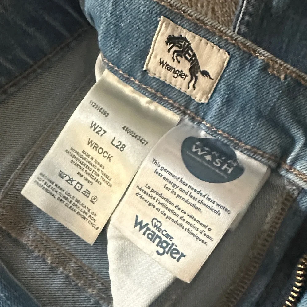 Wrangler Two-Tone Crop Flare Jeans - Picture 3 of 6